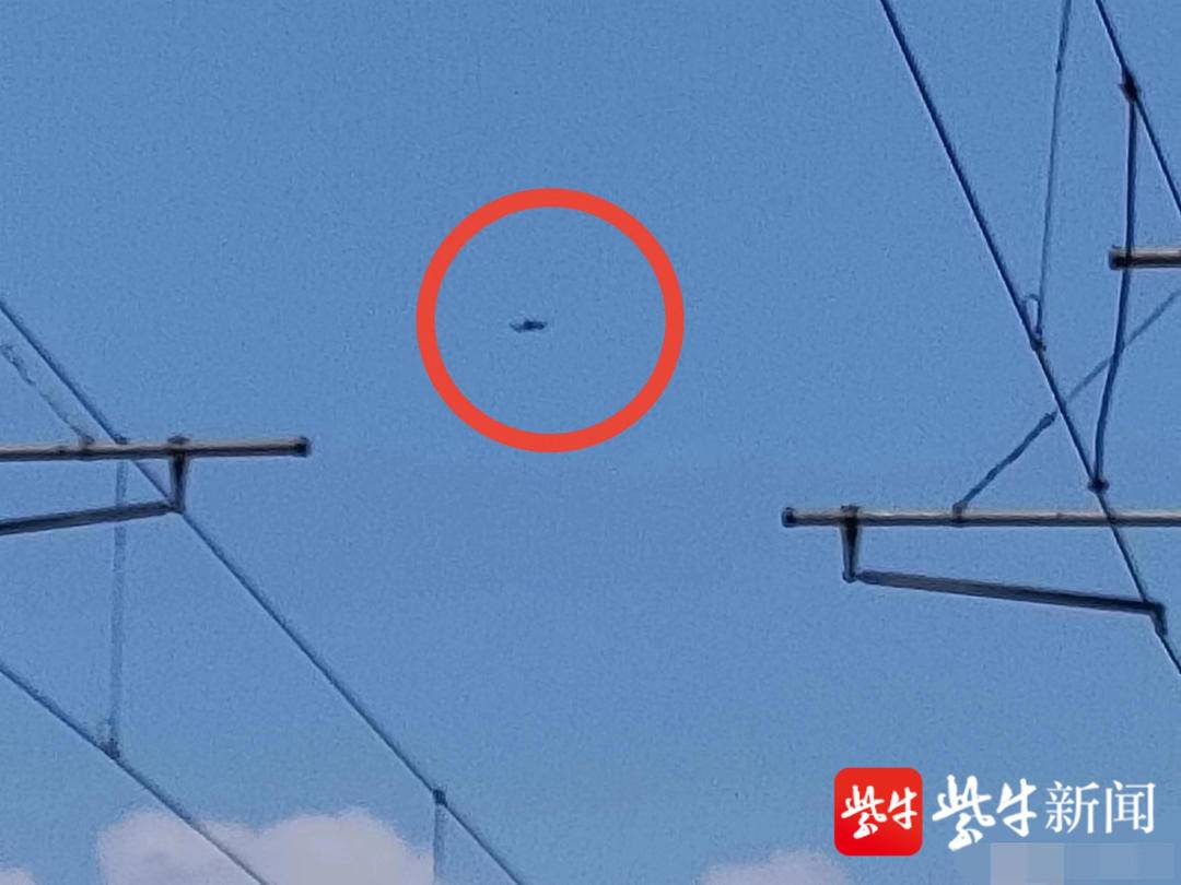 无人机违法试飞坠落致铁路中断4小时无人机违法试飞坠落导致铁路中断四小时的事件涉及多个法律问题。以下是对此事件可能涉及的法律问题的分析