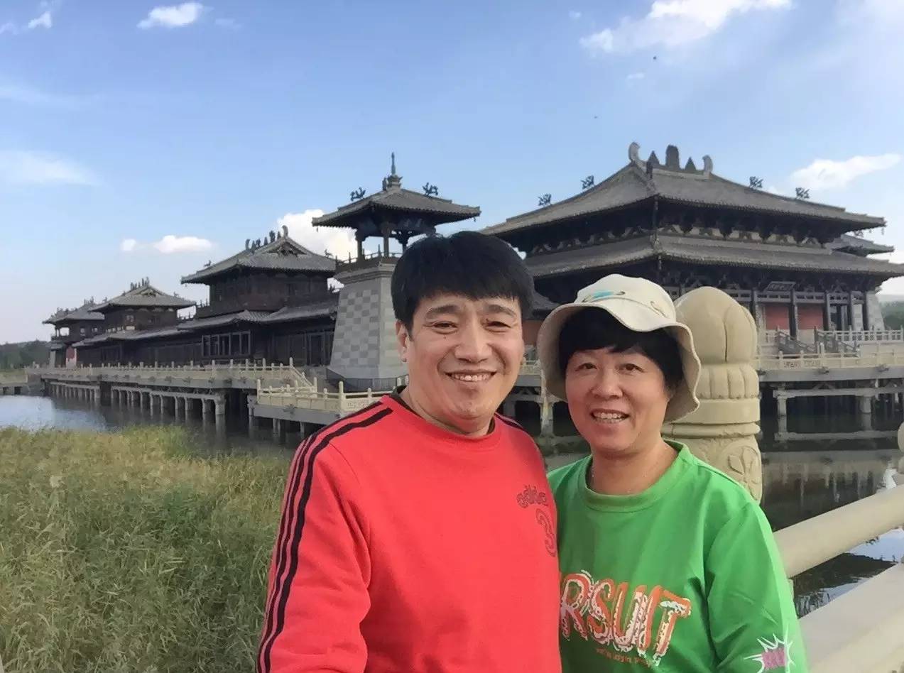 佟大为全家游览山西大同美景佟大为一家游览山西大同的美景，享受了这片古老土地上的独特风情。