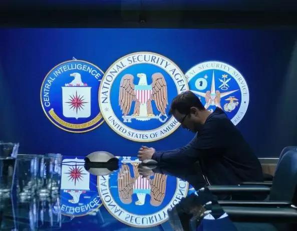 关押中国籍程序员1个月美方承认抓错美方承认抓错人，中国籍程序员被关押一个月引发关注