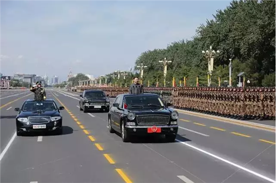 受阅部队跑步登车画面被怒夸震撼心灵！受阅部队跑步登车画面引发热赞