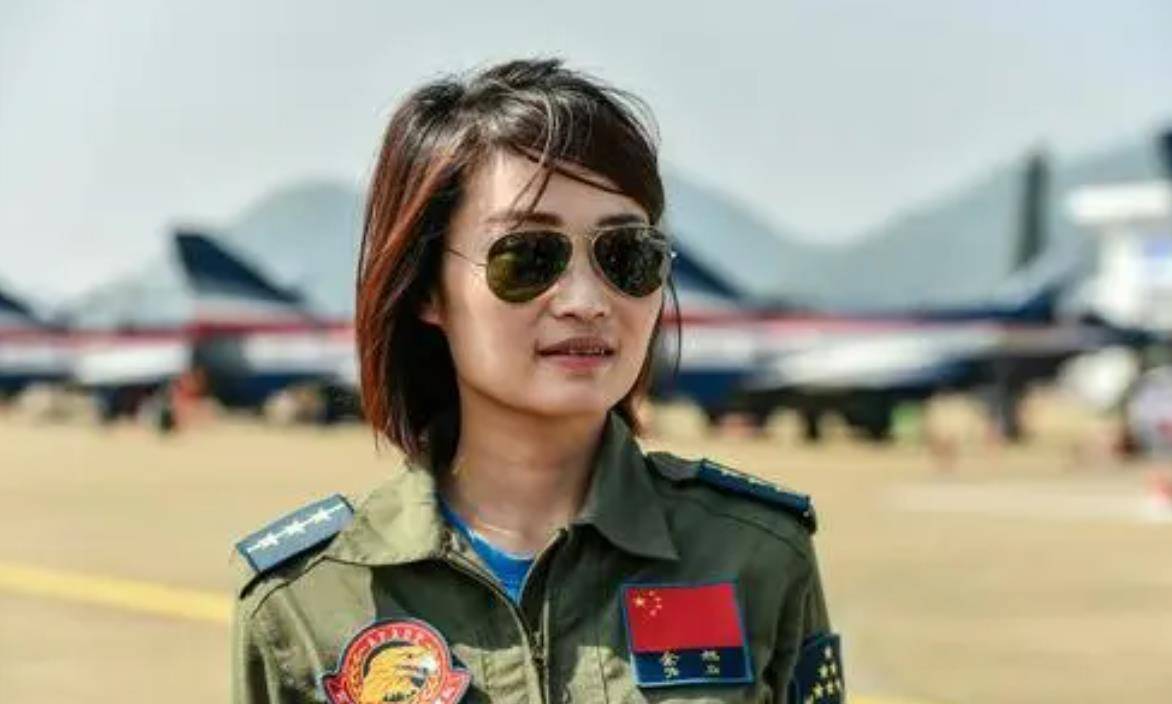 驾驶运20的女飞行员是谁揭秘驾驶运-20的女飞行员——不屈的空中巾帼