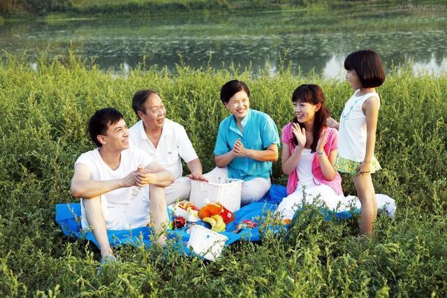 中小学春秋假要来了？中小学春秋假即将来临？深度解析新政策背后的意义与影响