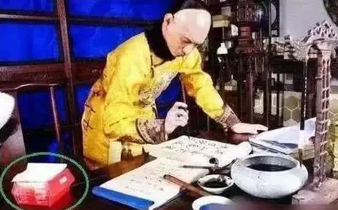点外卖被写侮辱字母如果您在外卖过程中遇到了被写侮辱字母的情况，这是一种不礼貌和不尊重人的行为。您可以采取以下措施